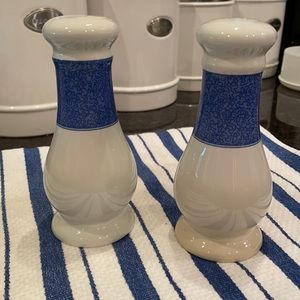 Spode Vermicelli Salt & Pepper Set